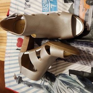 Naturalizer heels, peep toe metallic sandals